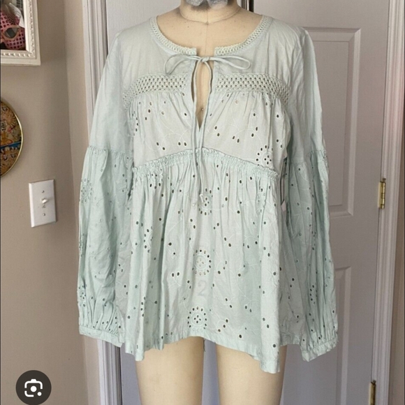 Susina White Eyelet Blouse - Picture 7 of 7